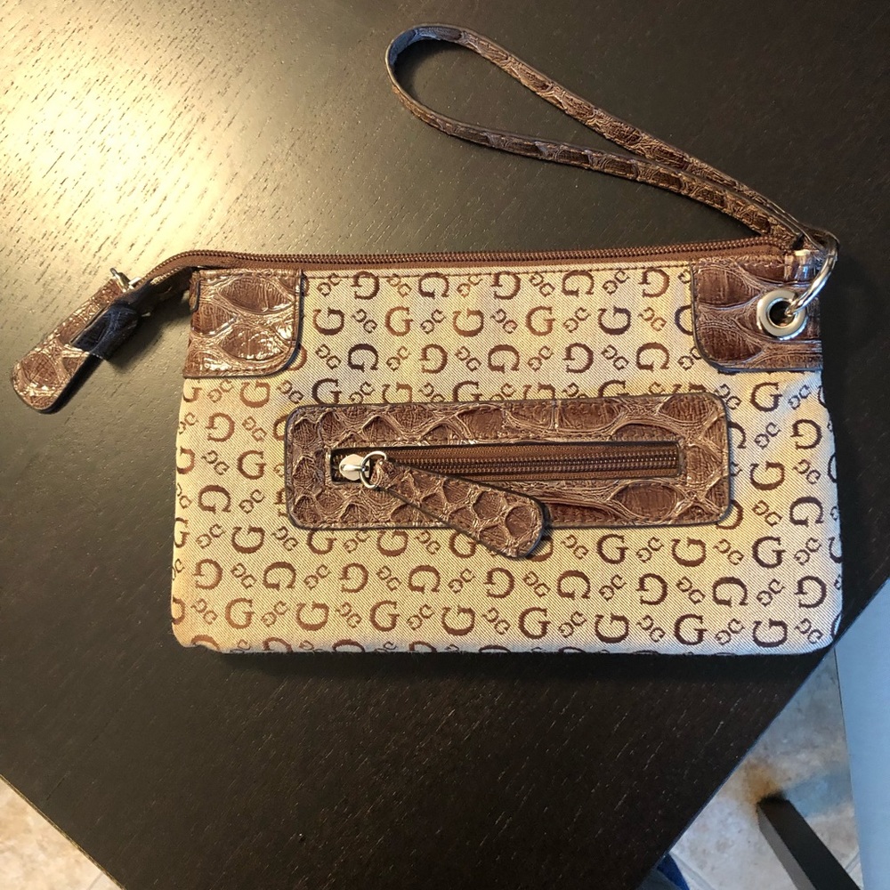 Guess wristlet large - Picture 2 of 2